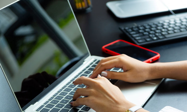 Celebrities with an Apple Body Shape